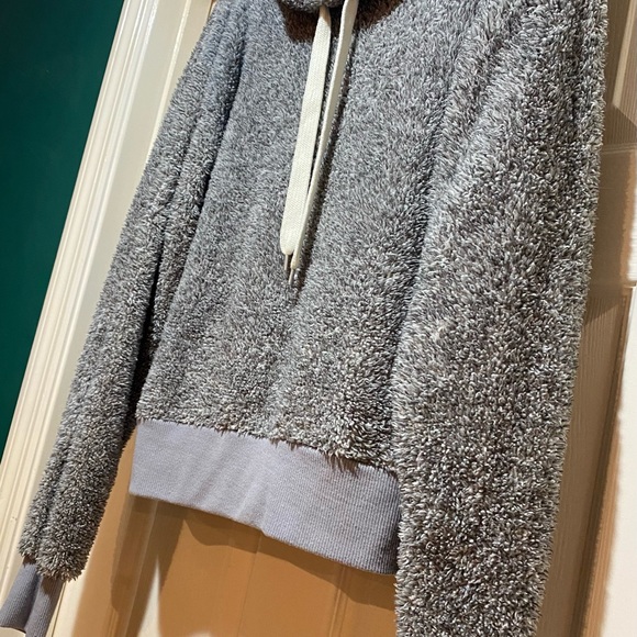 Gray fluffy pullover sweatshirt size Medium - Picture 3 of 3